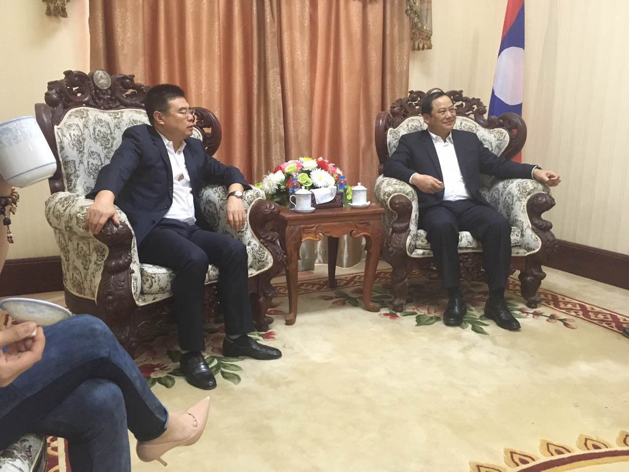 老挝副总理宋赛•西潘敦在万象会见中民中航集团董事长刘振新